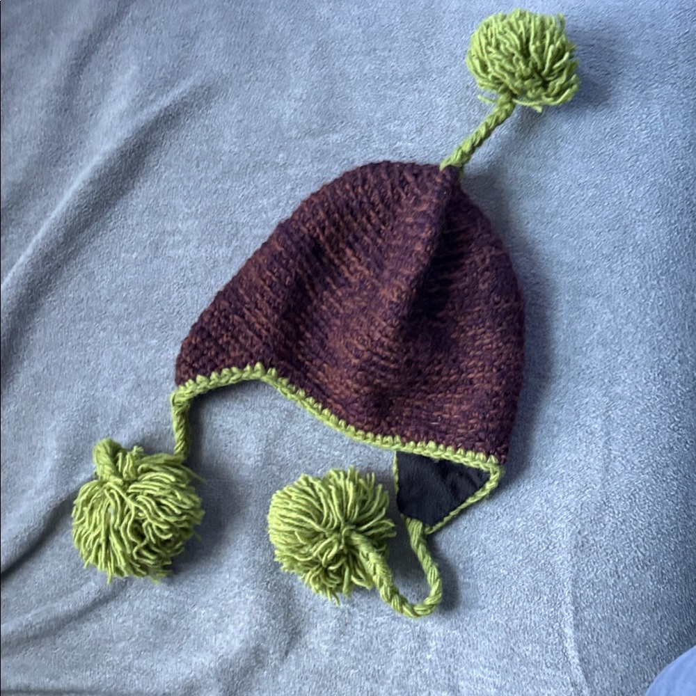 Stylish Wool Unisex Pom-Pom Hat in Brown and Green. Have a ski jacket to match.